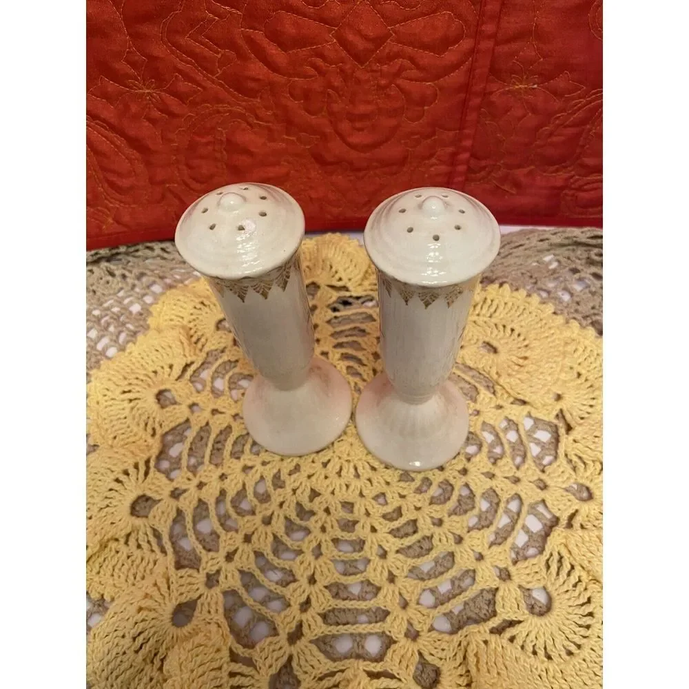 Vintage‎ Floral  Salt & Pepper Shakers 5.25